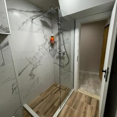 Greenview House Apartment